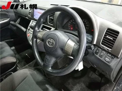 Toyota WISH  с аукциона в Японии