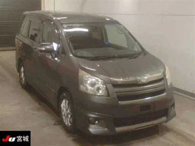 Toyota NOAH  с аукциона в Японии