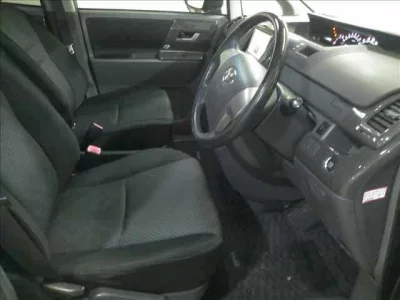 Toyota NOAH  с аукциона в Японии