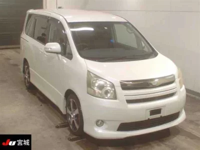 Toyota NOAH  с аукциона в Японии