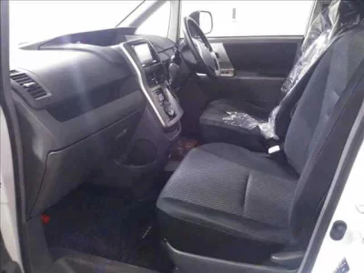Toyota NOAH  с аукциона в Японии