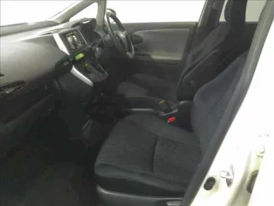 Toyota WISH  с аукциона в Японии