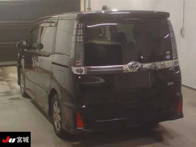 Toyota VOXY  с аукциона в Японии