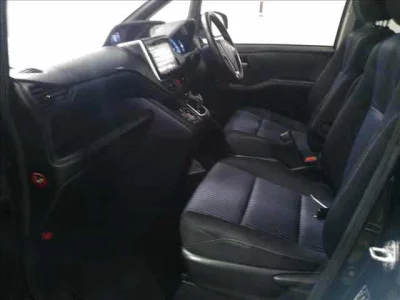 Toyota VOXY  с аукциона в Японии