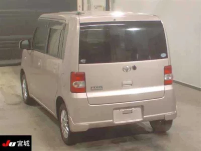 Toyota PIXIS SPACE  с аукциона в Японии