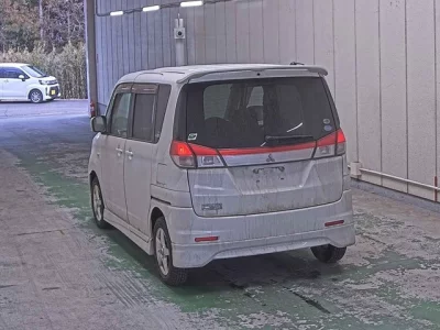 Mitsubishi DELICA D2