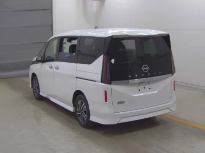 Nissan SERENA  с аукциона в Японии