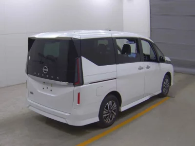 Nissan SERENA  с аукциона в Японии
