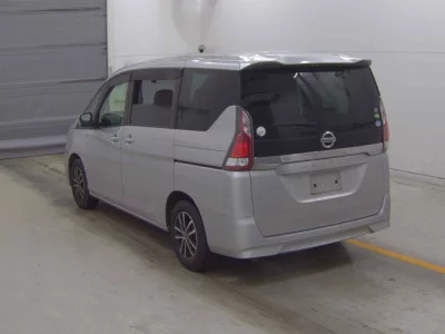 Nissan SERENA  с аукциона в Японии