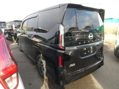 Nissan SERENA  с аукциона в Японии