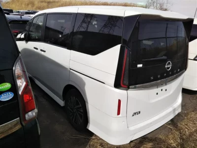 Nissan SERENA  с аукциона в Японии