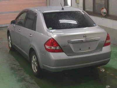 Nissan TIIDA LATIO  с аукциона в Японии