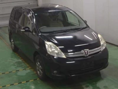 Toyota ISIS  с аукциона в Японии