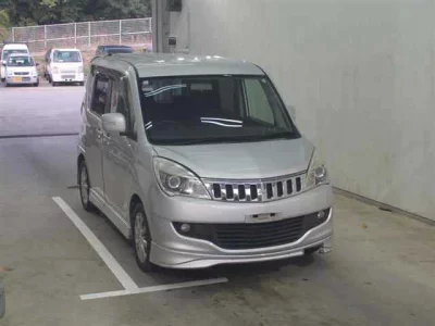 Mitsubishi DELICA D2