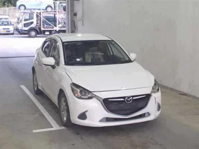 Mazda DEMIO  с аукциона в Японии