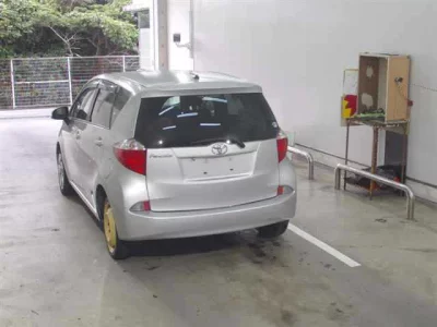 Toyota RACTIS  с аукциона в Японии