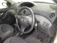 Toyota VITZ лот № 1018 оценка 3.5  с аукциона в Японии 2