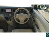 Toyota ISIS лот № 704 оценка 3  с аукциона в Японии 4