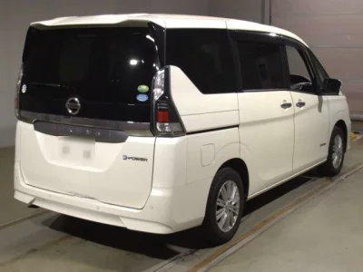 Nissan SERENA  с аукциона в Японии