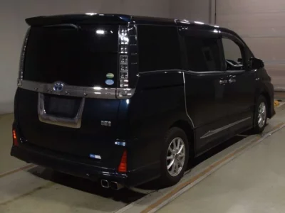 Toyota VOXY  с аукциона в Японии