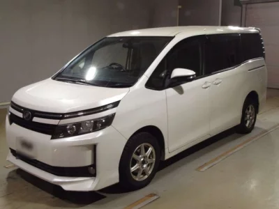 Toyota VOXY  с аукциона в Японии