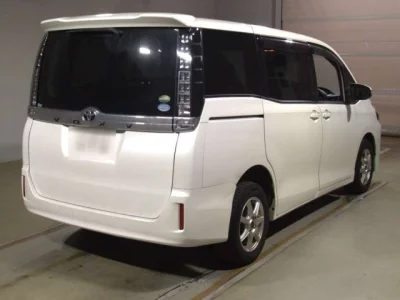 Toyota VOXY  с аукциона в Японии