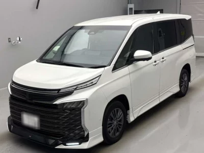 Toyota VOXY  с аукциона в Японии