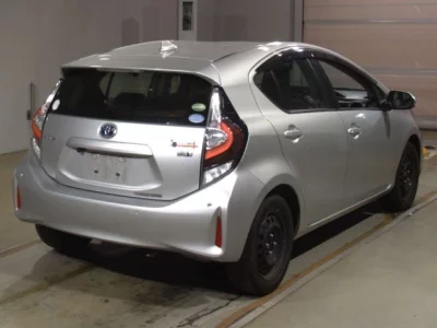 Toyota AQUA  с аукциона в Японии