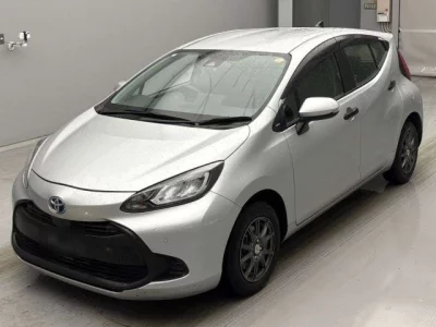 Toyota AQUA  с аукциона в Японии