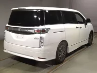 Nissan ELGRAND лот № 195 оценка RA  с аукциона в Японии 1