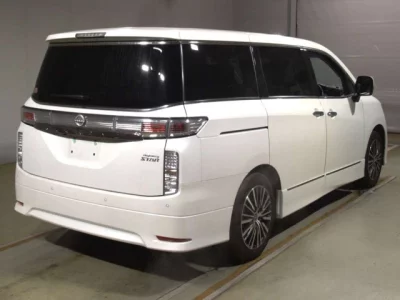 Nissan ELGRAND  с аукциона в Японии