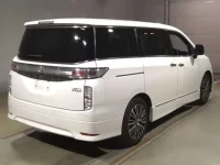 Nissan ELGRAND лот № 2102 оценка 4  с аукциона в Японии 1