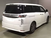 Nissan ELGRAND лот № 2108 оценка 4.5  с аукциона в Японии 1
