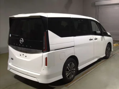 Nissan SERENA  с аукциона в Японии