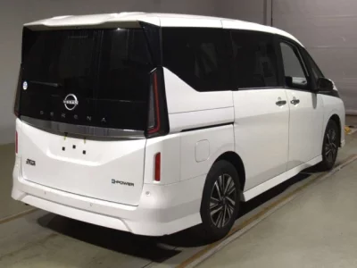 Nissan SERENA  с аукциона в Японии