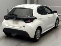 Toyota YARIS лот № 176 оценка 3.5  с аукциона в Японии 1