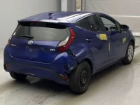 Toyota AQUA лот № 392 оценка R  с аукциона в Японии 1