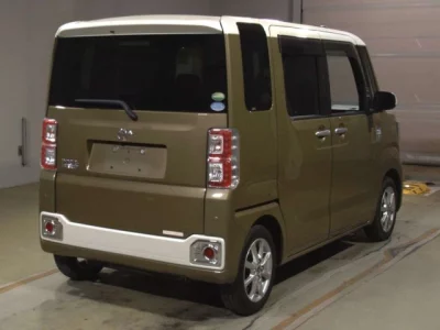 Toyota PIXIS MEGA  с аукциона в Японии