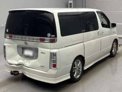 Nissan ELGRAND  с аукциона в Японии