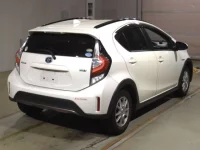 Toyota AQUA лот № 2041 оценка 3  с аукциона в Японии 1