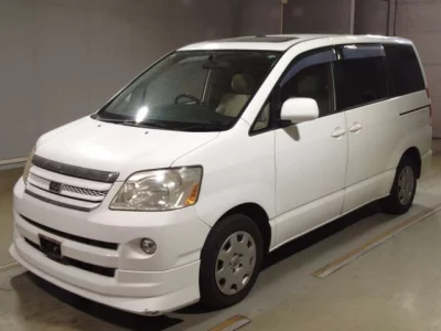 Toyota NOAH  с аукциона в Японии