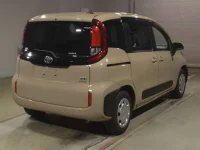Toyota SIENTA лот № 2153 оценка 4  с аукциона в Японии 1