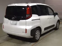 Toyota SIENTA лот № 2204 оценка 5  с аукциона в Японии 1