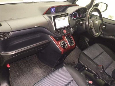 Toyota NOAH  с аукциона в Японии