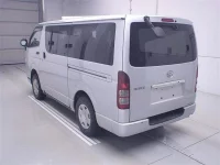Toyota HIACE VAN лот № 2046 оценка 4  с аукциона в Японии 1