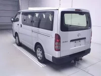 Toyota HIACE VAN лот № 2313 оценка 3.5  с аукциона в Японии 1