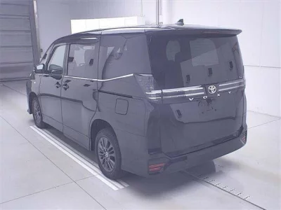 Toyota VOXY  с аукциона в Японии