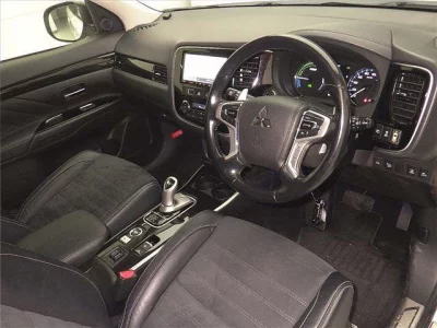 Mitsubishi OUTLANDER PHEV