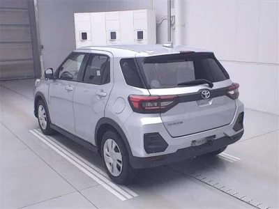 Toyota RAIZE  с аукциона в Японии