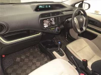 Toyota AQUA лот № 70324 оценка 3.5  с аукциона в Японии 3